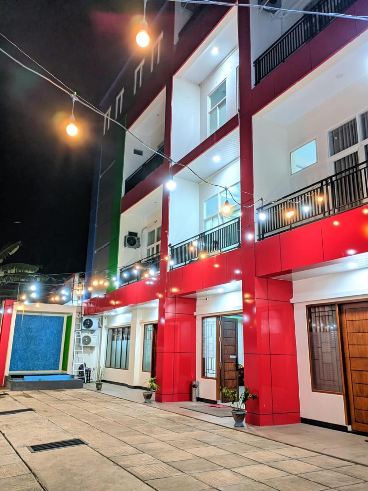 Dj Hotel Raha Exterior photo